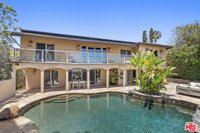 8004 Oceanus Drive, Los Angeles, CA 90046