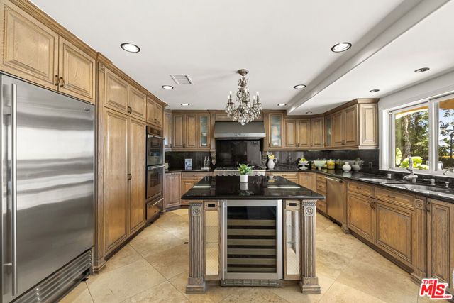 8004 Oceanus Drive, Los Angeles, CA 90046