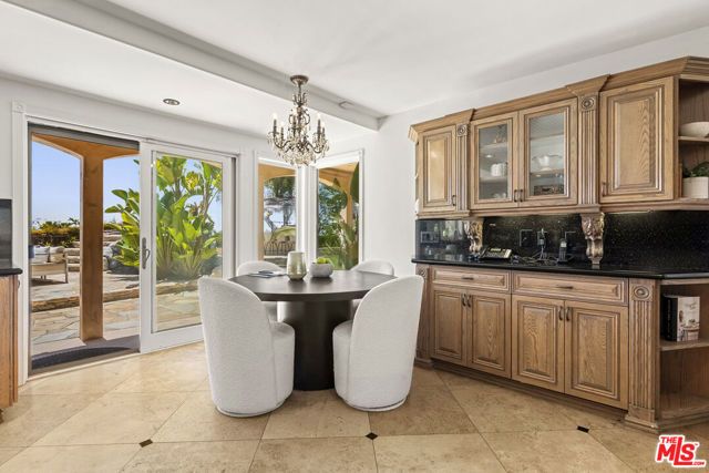 8004 Oceanus Drive, Los Angeles, CA 90046