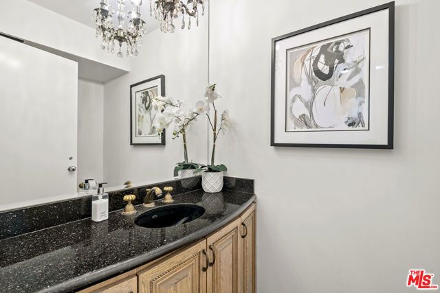 8004 Oceanus Drive, Los Angeles, CA 90046