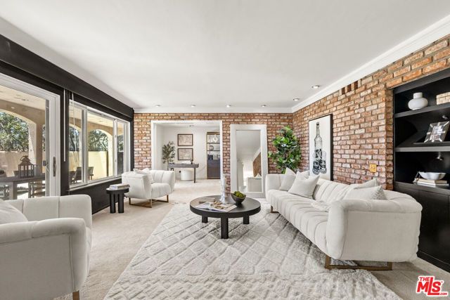 8004 Oceanus Drive, Los Angeles, CA 90046