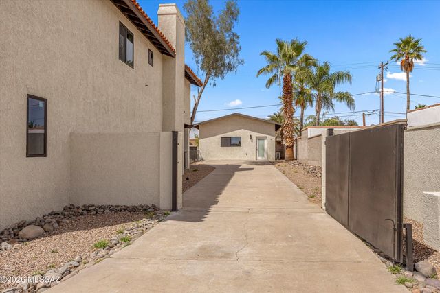 3625 E Calle Alarcon, Tucson, AZ 85716