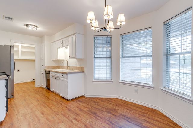 111 Bentley Drive, Joshua, TX 76058