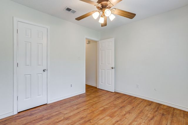 111 Bentley Drive, Joshua, TX 76058