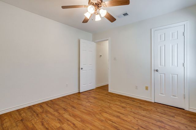 111 Bentley Drive, Joshua, TX 76058