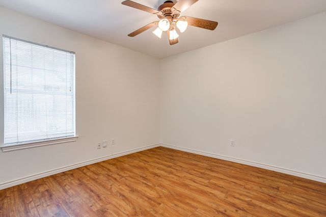 111 Bentley Drive, Joshua, TX 76058