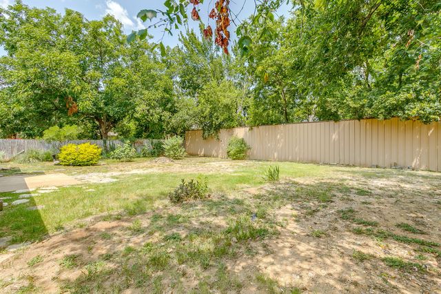 111 Bentley Drive, Joshua, TX 76058