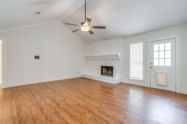111 Bentley Drive, Joshua, TX 76058