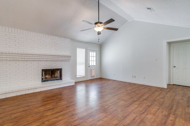 111 Bentley Drive, Joshua, TX 76058