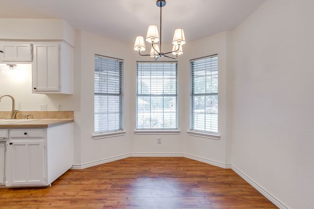 111 Bentley Drive, Joshua, TX 76058