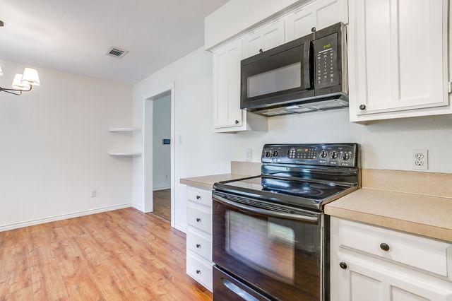 111 Bentley Drive, Joshua, TX 76058