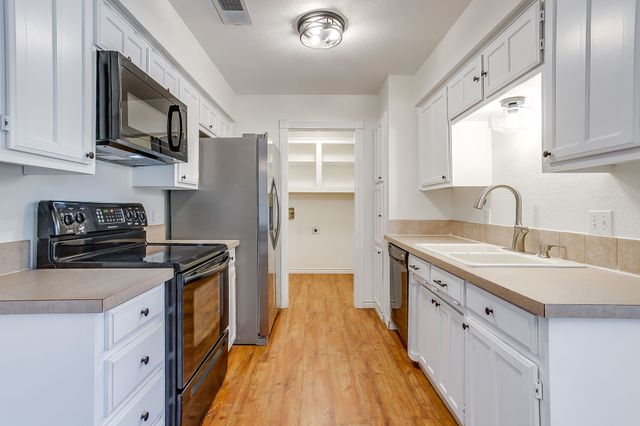 111 Bentley Drive, Joshua, TX 76058