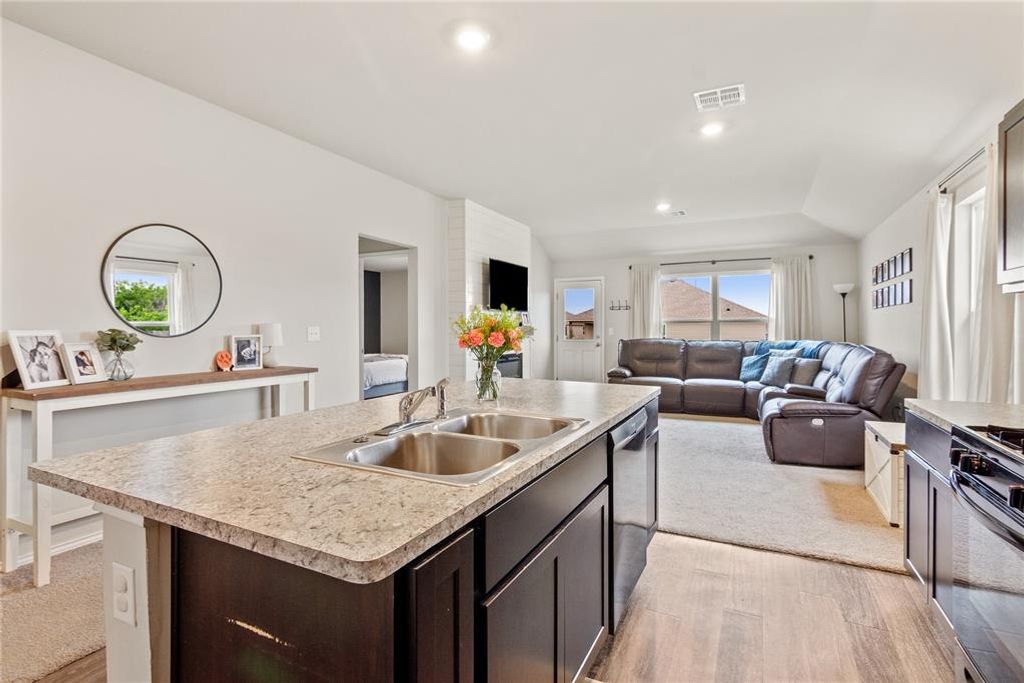 Image 11 of property listing at 9509 NW 118 Street, Yukon, OK 73099