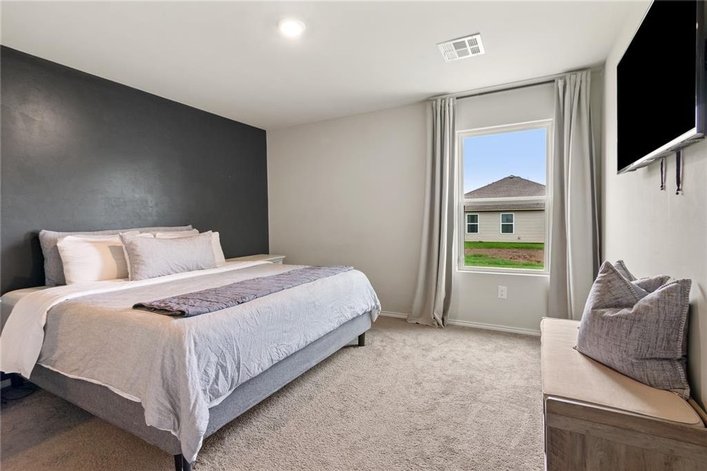 Image 17 of property listing at 9509 NW 118 Street, Yukon, OK 73099