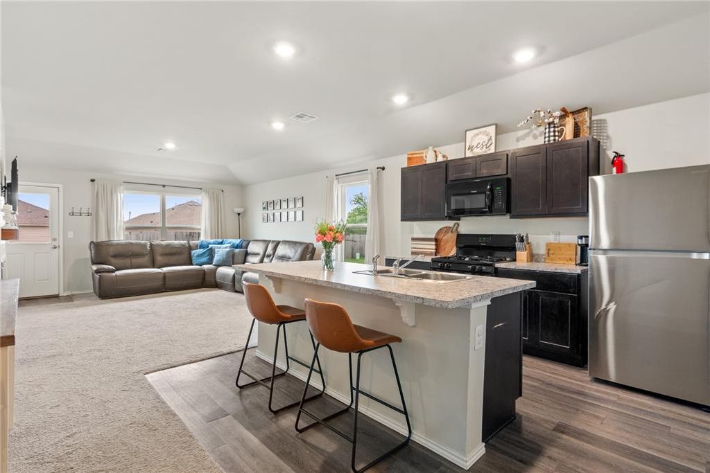 Image 7 of property listing at 9509 NW 118 Street, Yukon, OK 73099