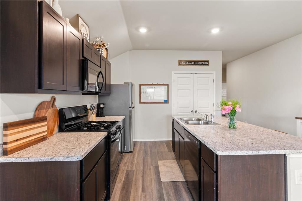 Image 10 of property listing at 9509 NW 118 Street, Yukon, OK 73099