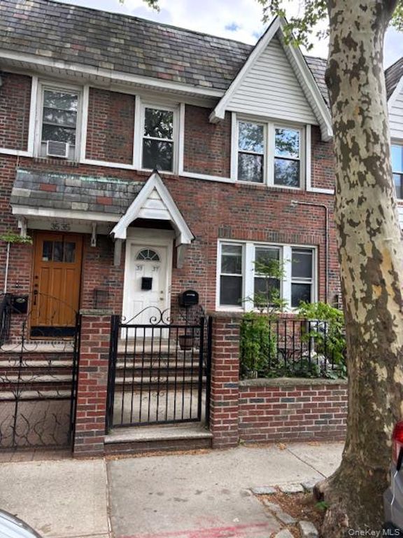 3537 28th Street, Astoria, NY 11106