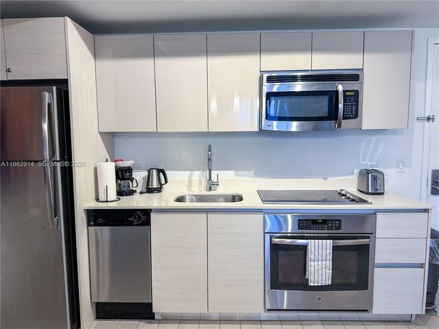 2602 E Hallandale Beach Blvd R805, Hallandale Beach, FL 33009