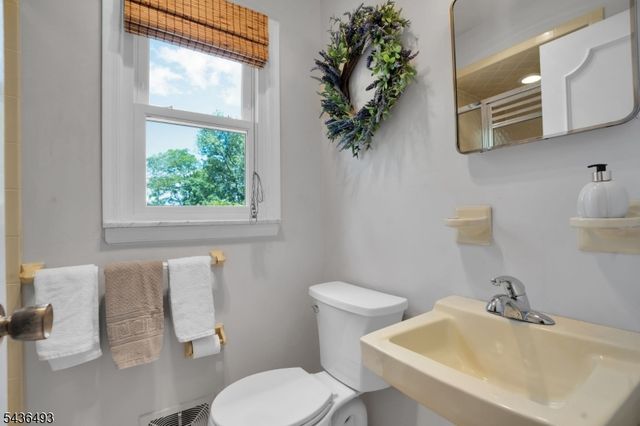 2 Edgewood Ave N, West Orange Twp., NJ 07052