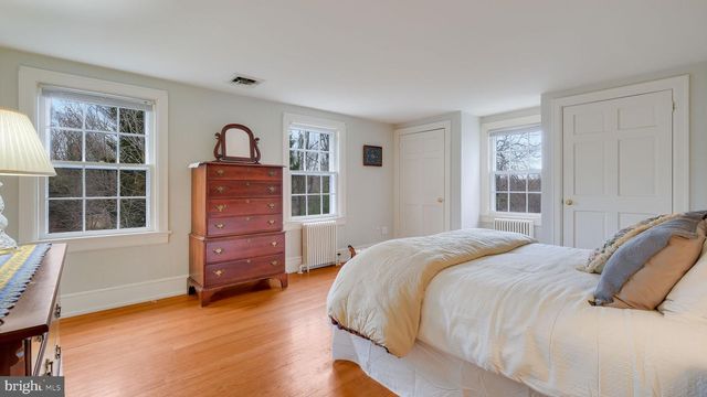 563 PEBBLE HILL RD, Doylestown, PA 18901