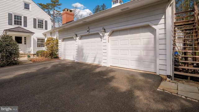 563 PEBBLE HILL RD, Doylestown, PA 18901