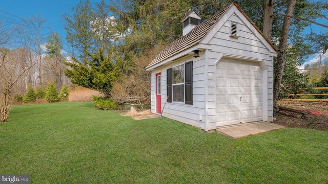 563 PEBBLE HILL RD, Doylestown, PA 18901