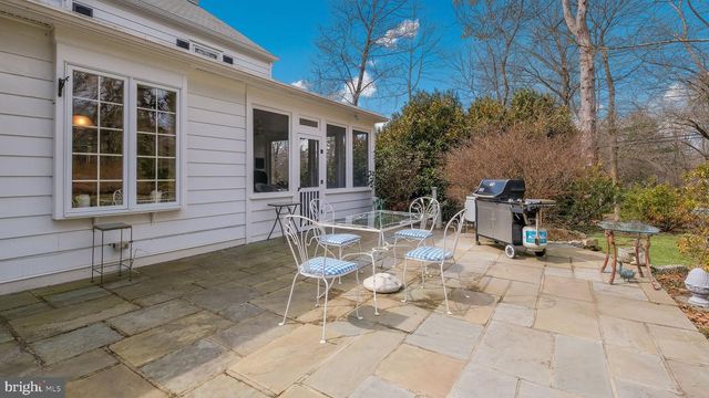 563 PEBBLE HILL RD, Doylestown, PA 18901