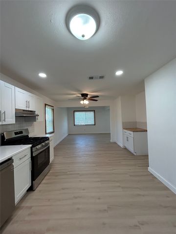 720 Sandell Drive, White Settlement, TX 76108