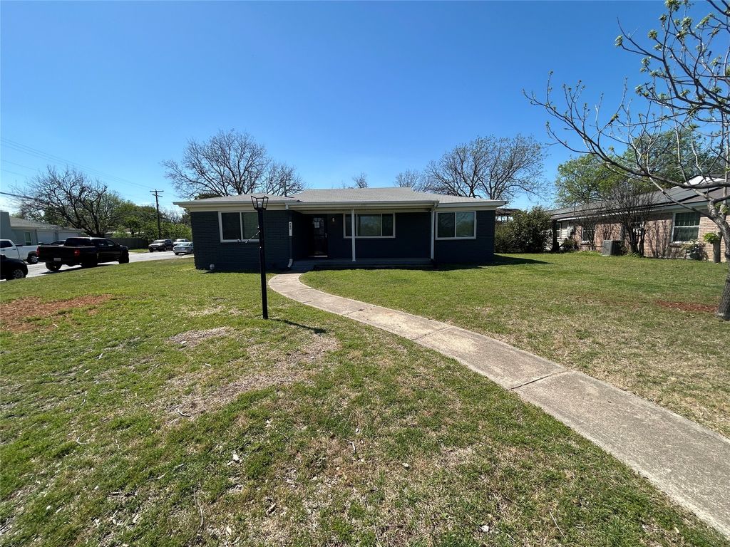 720 Sandell Drive, White Settlement, TX 76108