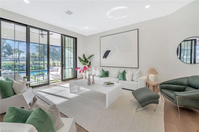 981 Tierra Lago WAY, Naples, FL 34119