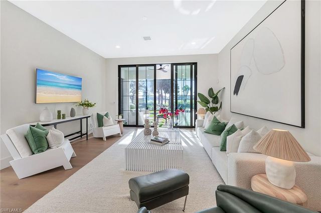 981 Tierra Lago WAY, Naples, FL 34119