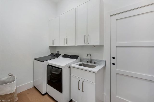 981 Tierra Lago WAY, Naples, FL 34119