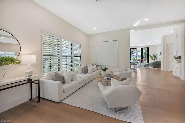 981 Tierra Lago WAY, Naples, FL 34119