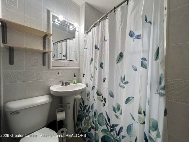 1380 W Wieland Road, Lansing, MI 48906