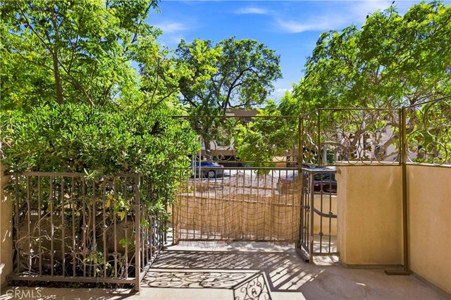 8555 Cashio St APT 101, Los Angeles, CA 90035