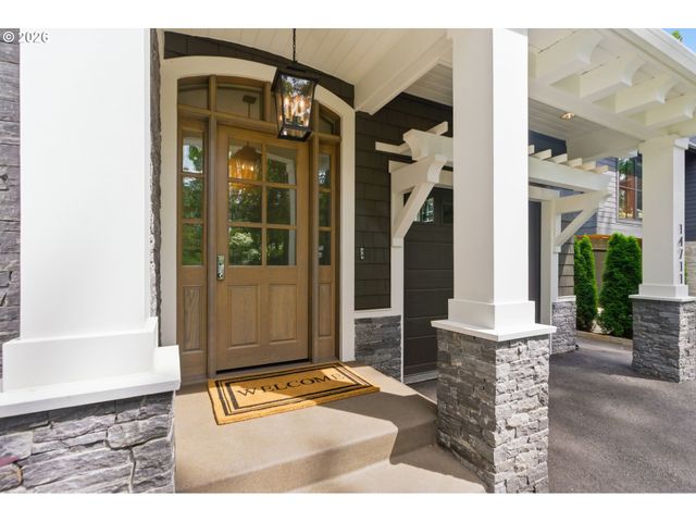 14711 UPLANDS Dr, Lake Oswego, OR 97034