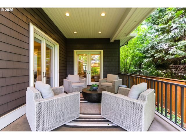 14711 UPLANDS Dr, Lake Oswego, OR 97034