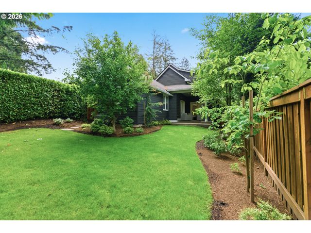 14711 UPLANDS Dr, Lake Oswego, OR 97034