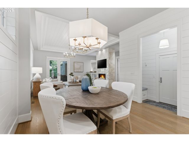 14711 UPLANDS Dr, Lake Oswego, OR 97034