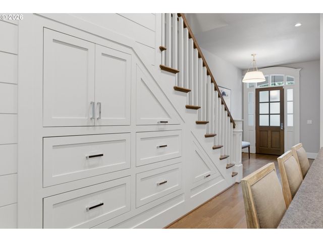 14711 UPLANDS Dr, Lake Oswego, OR 97034
