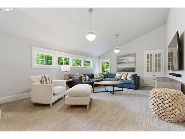 14711 UPLANDS Dr, Lake Oswego, OR 97034