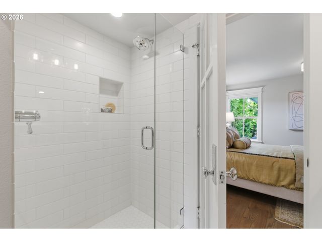14711 UPLANDS Dr, Lake Oswego, OR 97034