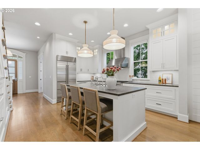 14711 UPLANDS Dr, Lake Oswego, OR 97034