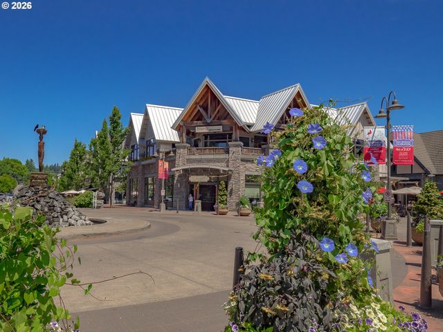14711 UPLANDS Dr, Lake Oswego, OR 97034
