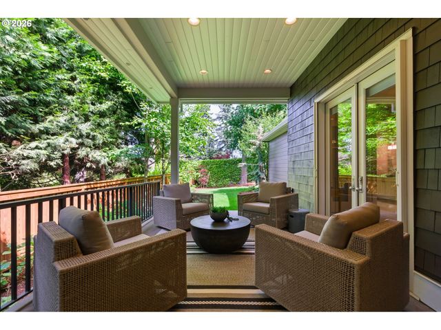 14711 UPLANDS Dr, Lake Oswego, OR 97034