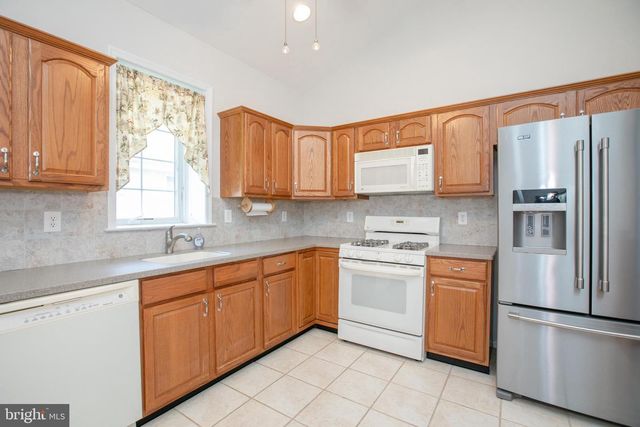 37 BEAR MEADE DR, Hamilton, NJ 08691