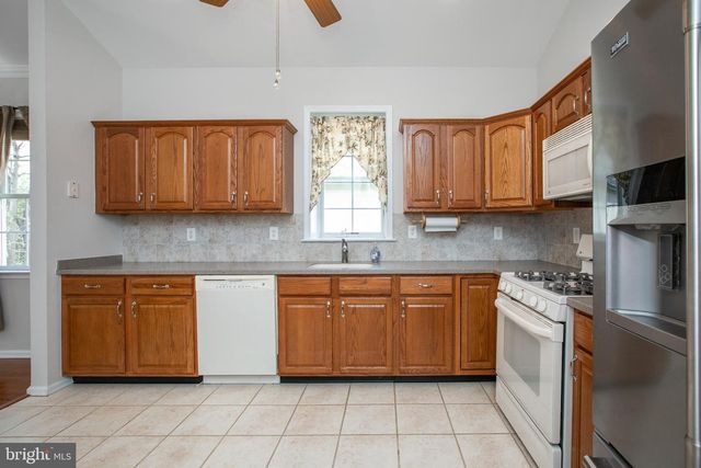 37 BEAR MEADE DR, Hamilton, NJ 08691