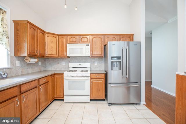 37 BEAR MEADE DR, Hamilton, NJ 08691