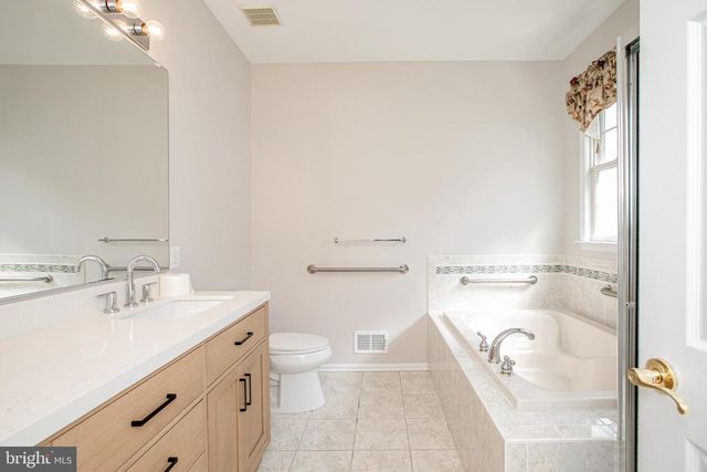 37 BEAR MEADE DR, Hamilton, NJ 08691