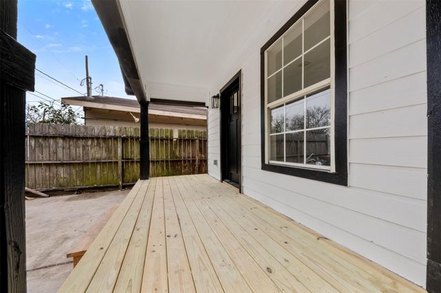 219 E James Street, Baytown, TX 77520
